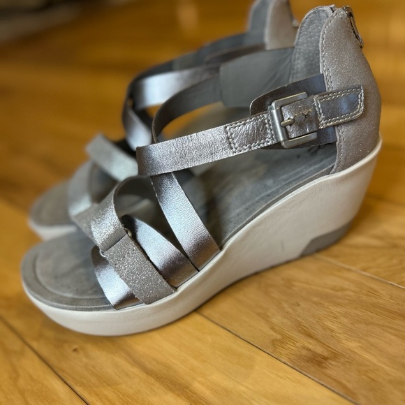 OTBT Teresa Leather Women's Silver Pewter Wedge Sandals - Picture 3 of 11
